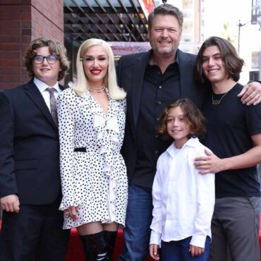 Gwen Stefani and Blake Shelton Share Heartwarming Holiday Card Featuring Their Sons