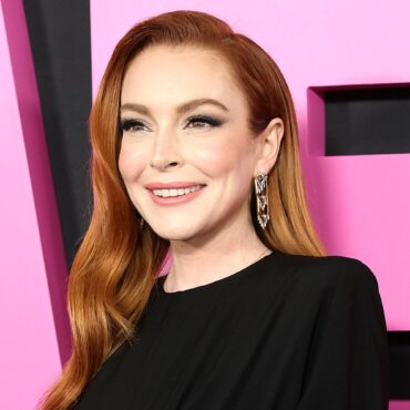 Lindsay Lohan is set to reunite with a former ‘Mean Girls’ co-star in an upcoming romantic comedy on Netflix.