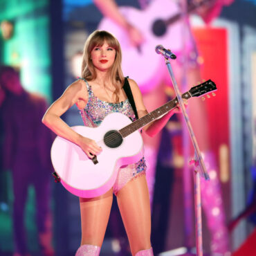 Swifties, Listen Up! Taylor Swift’s Eras Tour Hits Miami This Weekend — Here’s the Lowdown