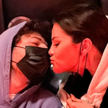 Selena Gomez & Benny Blanco Get Cozy on Disneyland Ride: Relationship Goals Unlocked!