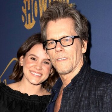 Sosie Bacon is Schooling Her Dad Kevin Bacon on Music Trends!