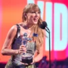 Taylor Swift Gushes Over Boyfriend Travis Kelce During Epic VMA Win 💖