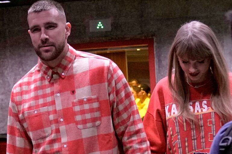 Taylor Swift and Travis Kelce Bring Holiday Cheer to Kansas City Chiefs Family 🎄🏈