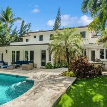She Makes 0K Per Insta Post — Inside .7M Miami Dreamhouse
