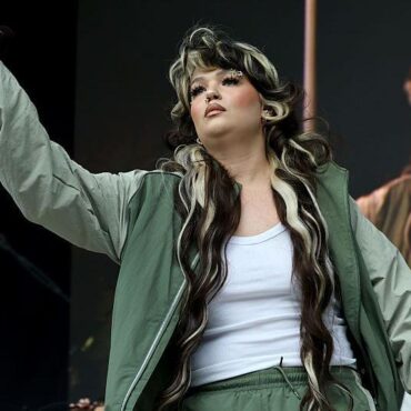 Lola Young Cancels Tour After Onstage Collapse at New York Festival