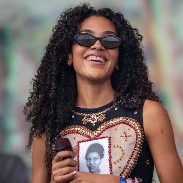 Olivia Dean Shares Love on Fellow Artists, and Gets “Arrested” at Sabrina Carpenter’s Show