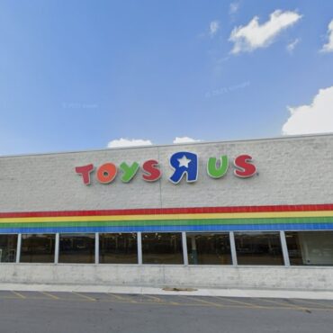 Tesla Is Taking Over a Former Toys “R” Us in Kendall