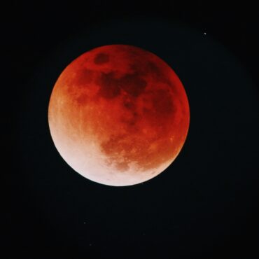 The Night The Sky Turns Crimson: SoFlo To Get The Best View Of Tonight’s Cosmic Phenomenon!